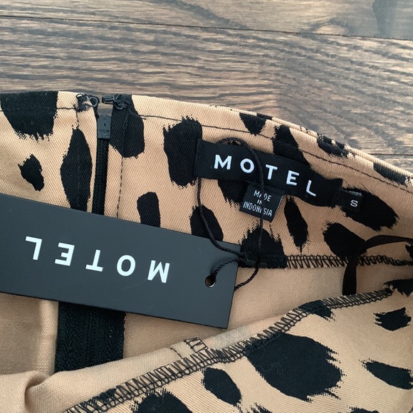 Motel rocks mini skirt with slit - Picture 2 of 4